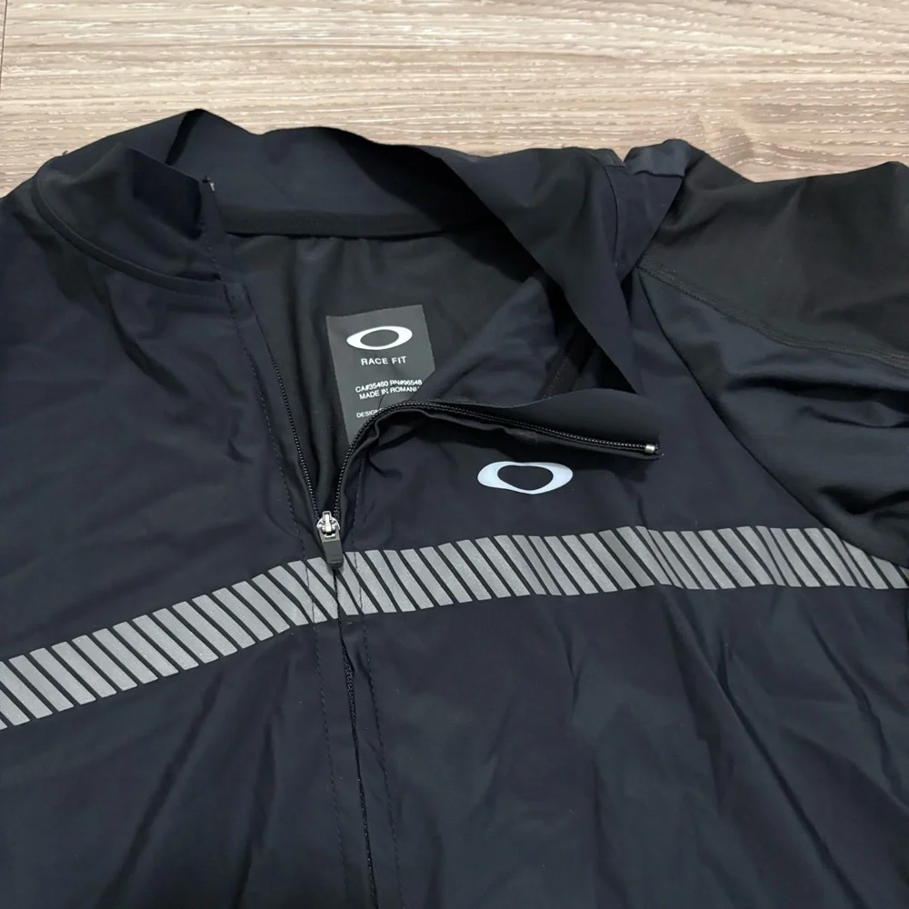 SOLD***Oakley cycling set top and bottom - Picture 3 of 15